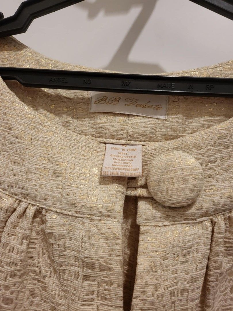 BB Dakota off-white dress size M (Category: Dresses) located in Quezon City. Submitted by sunlightsleep (Listing ID 1369010024, Image 2). Description: BB Dakota Off-white dress size M on tag.