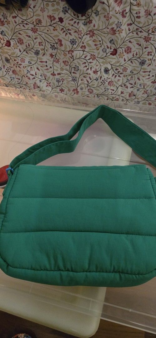 Beyond the Vines Puffer Bag (Category: Sling Bags) located in Manila. Submitted by pshopper (Listing ID 1369035484, Image 2). Description: lightly used and still in very good condition! comes with its original bag also included is the btv heart keychain.