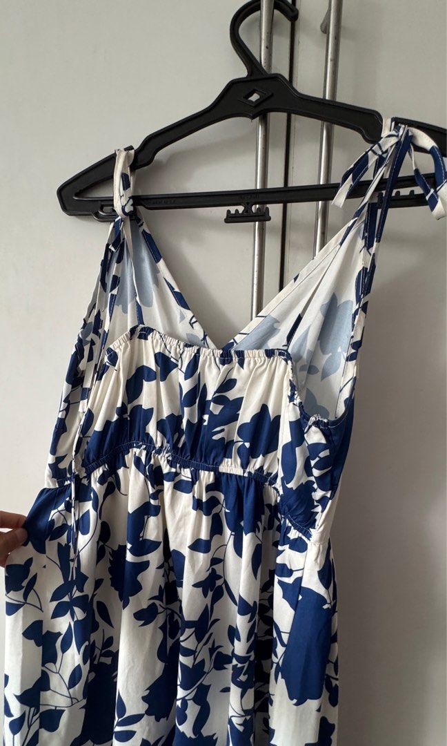 Blue floral sun dress (Category: Dresses) located in Quezon City. Submitted by oidua (Listing ID 1369047669, Image 3). Description: Used once for a family photo at the beach Adjustable straps.