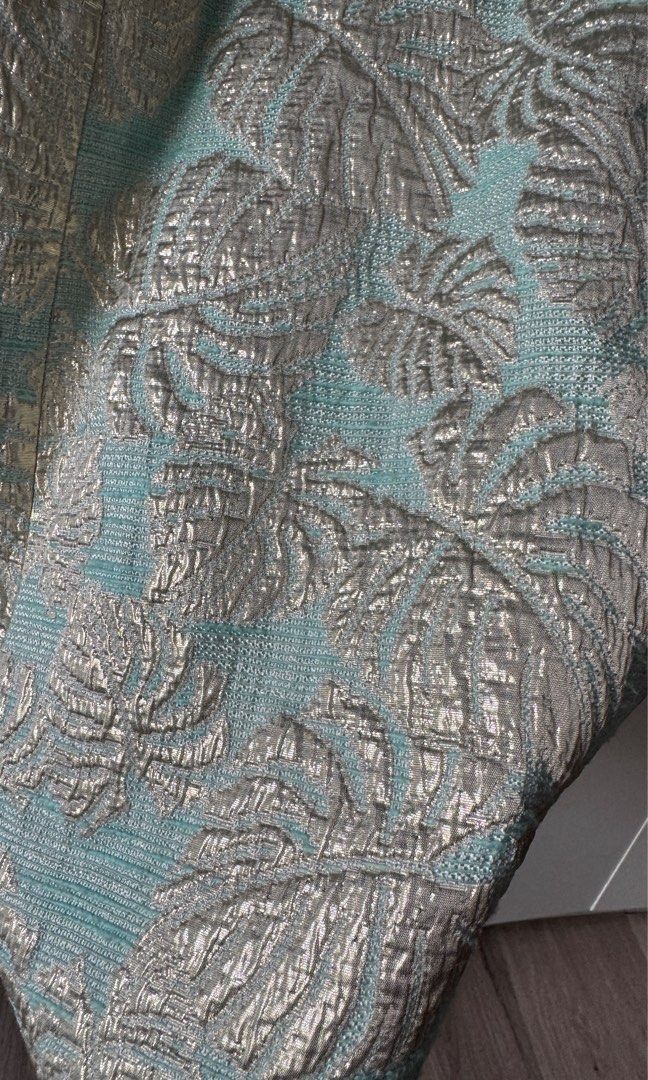 Brocade monstera halter shift dress (Category: Dresses) located in Quezon City. Submitted by oidua (Listing ID 1369050076, Image 2). Description: Lilly Pulitzer Brocade monstera dress Gold and aqua fully lined Halter dress Can be worn for formal events.