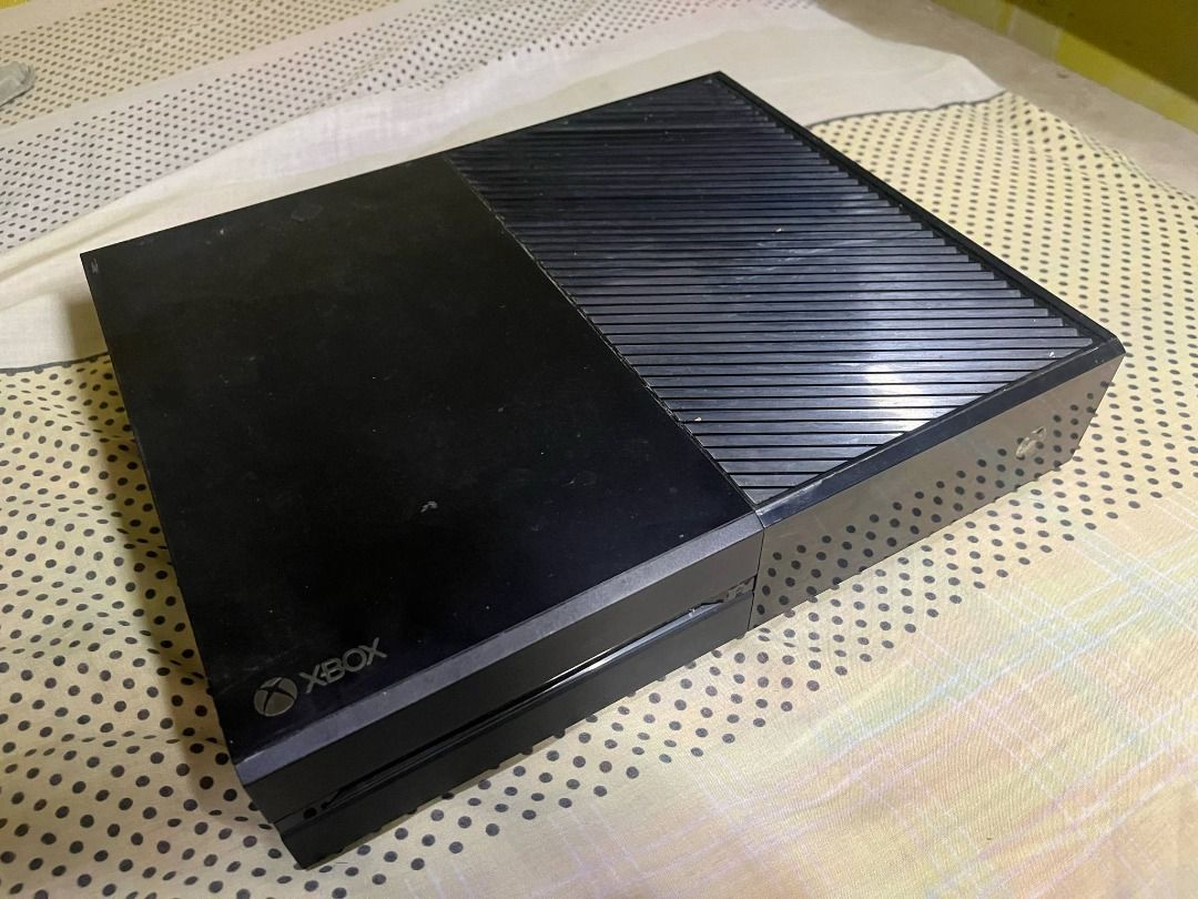 Broken Xbox One (Console only) (Category: Xbox) located in Bulacan. Submitted by danielcabral (Listing ID 1369034751, Image 2). Description: I have a broken Xbox One. It can power on for a couple of minutes, but it keeps on shutting down. It might be good for taking the parts, so I decided to sell it. SF c/o buyer.
