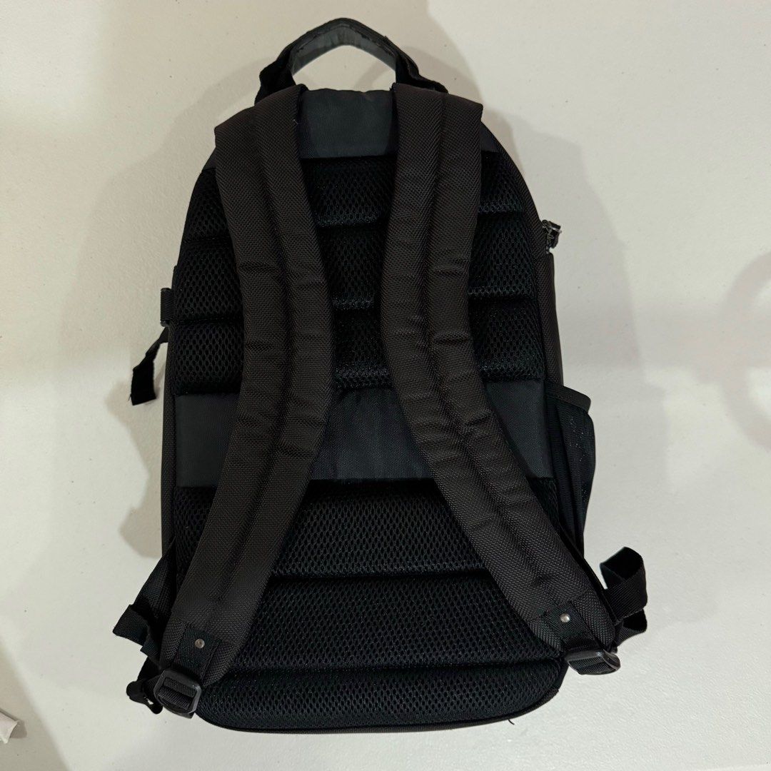 Case Logic Bryker Medium Backpack (Category: Camera Bags & Carriers) located in Licab. Submitted by imvincentleo (Listing ID 1369040441, Image 2). Description: Case Logic Bryker camera/drone medium backpack in Black About this item - Compatible with drones up to 320mm x 280mm, including DJI Mavic Pro, DJI Mavic Spark, Yuneec Breeze - Dedicated pocket for 10.1" iPad/tablet - Secure tripod attachment with adjustable strap - External pockets for sto