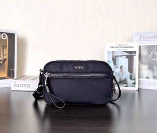 (Category: ) located in . Submitted by fashion.shoppp (Listing ID 1369005622, Image 1). Description: .