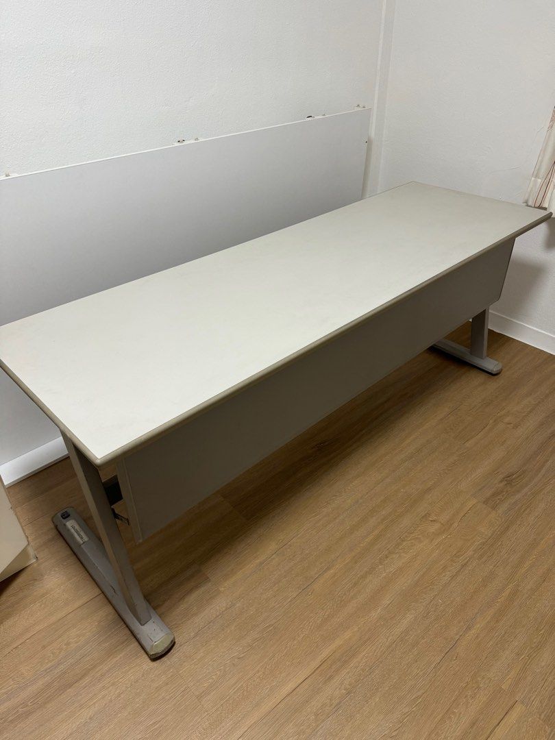 Computer / work desk (Category: Everything Else) located in Singapore. Submitted by jtchy (Listing ID 1369066552, Image 1). Description: 60cm (w) x 180cm (L) x 70cm (h).