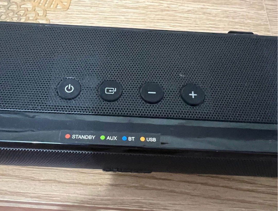 Devant Soundbar Speaker (Category: Soundbars, Speakers & Amplifiers) located in Cebu City. Submitted by shofaholicz (Listing ID 1369069654, Image 1). Description: With remote / compatible with any device with bluetooth.