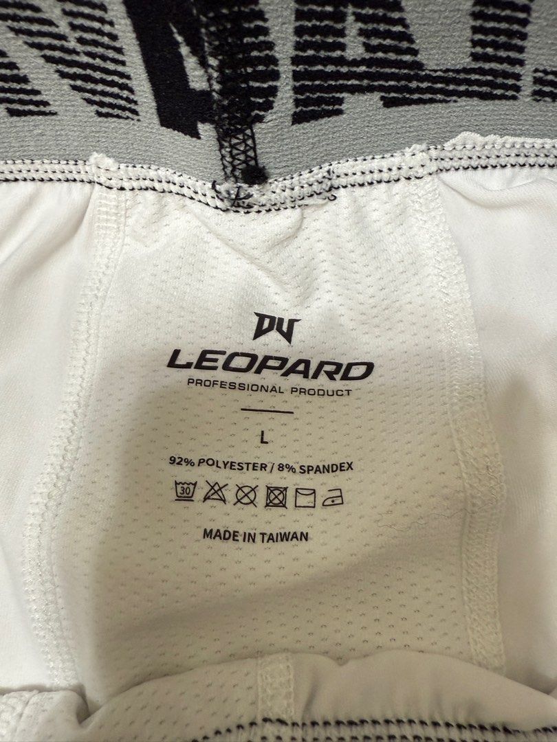 由 yt1014 (刊登 ID 1368979701，圖片 3) 提交，位於 新竹市 (Hsinchu City) 的 DV LEOPARD 專業運動全長束褲 白 L (類別：其他運動配件)，說明：穿過運動並水洗一次 誠可議 週末不出貨 。