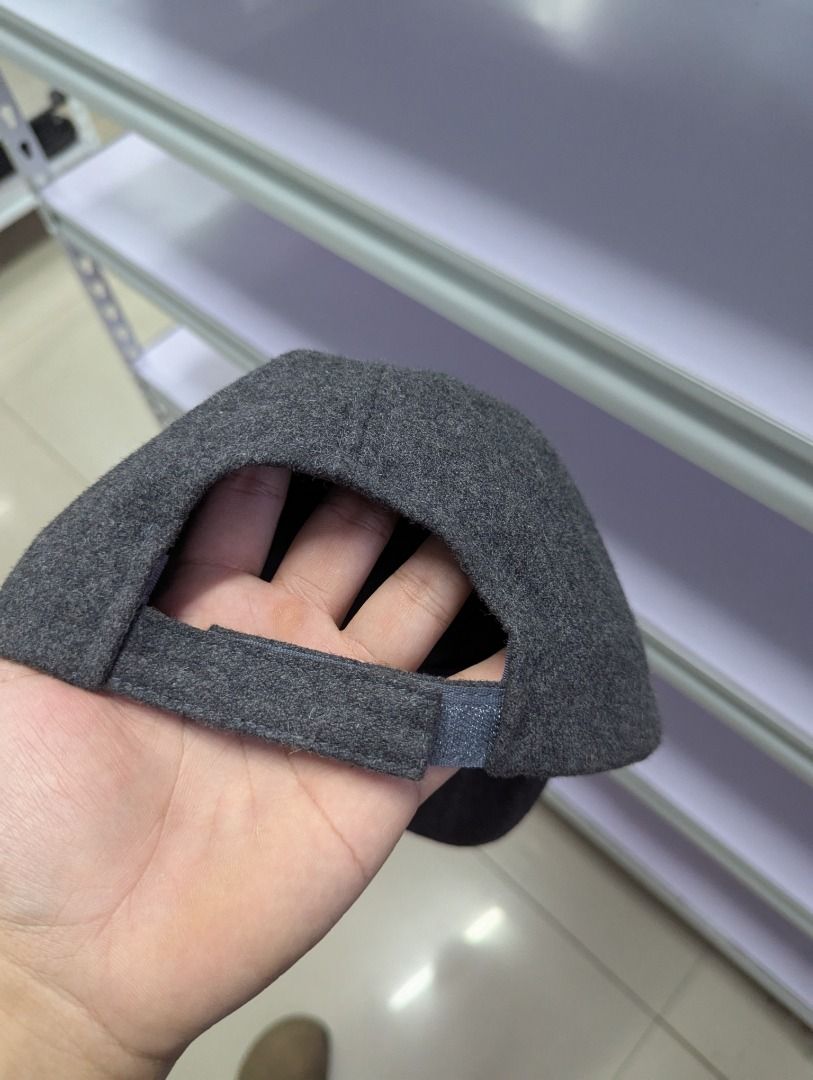 Emporio Armani wool logo cap (Category: Caps & Hats) located in Antipolo. Submitted by bentakahitanoano (Listing ID 1369119572, Image 3). Description: Still in good size Wool material Size 58 circumference One size fits all, adjustable strap.