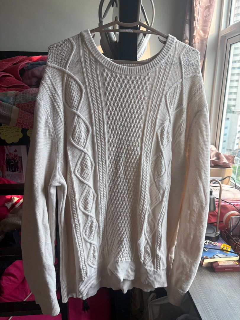 GAP Rory gilmore sweater! (Category: Coats, Jackets and Outerwear) located in Makati City. Submitted by r4driguez (Listing ID 1369013220, Image 1). Description: .
