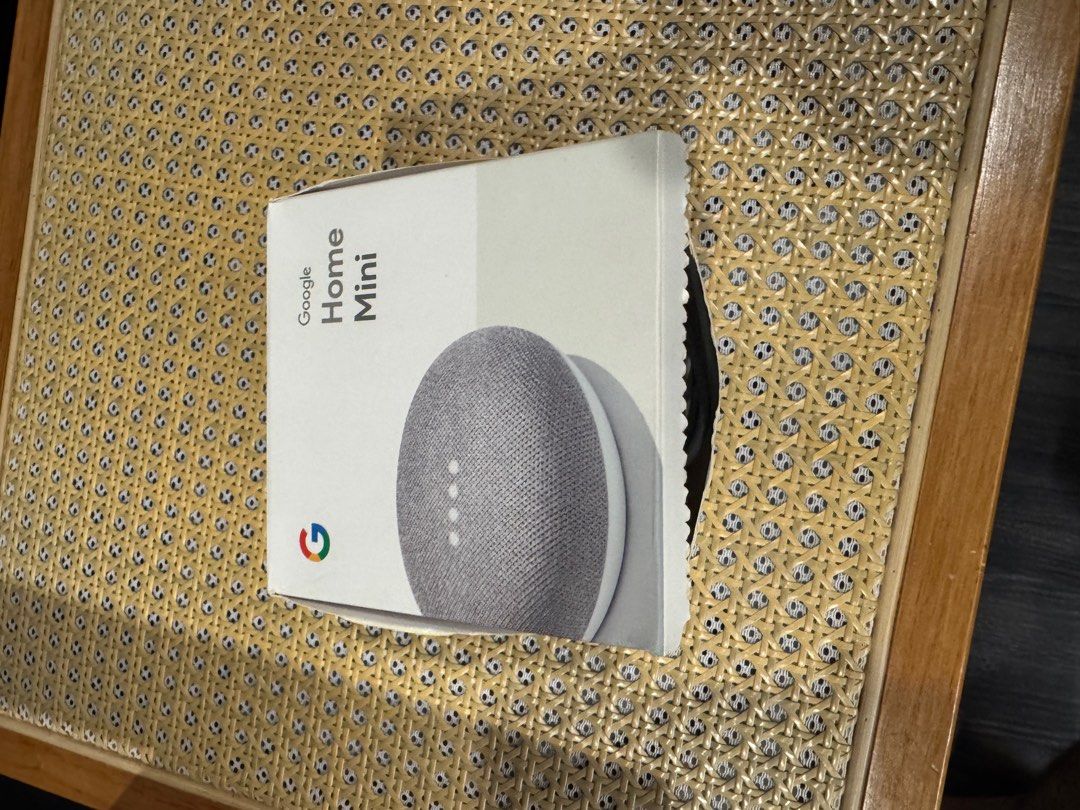 Google Home Mini (Category: Entertainment Systems & Smart Home Devices) located in Singapore. Submitted by homa_man (Listing ID 1369071821, Image 1). Description: .