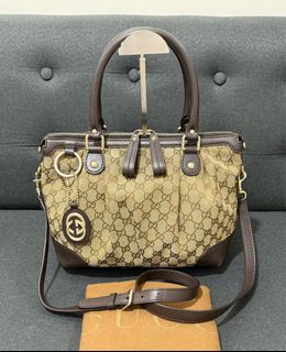 (Category: ) located in . Submitted by luxuryprelovedbagsby_by_agnes (Listing ID 1368998363, Image 1). Description: .