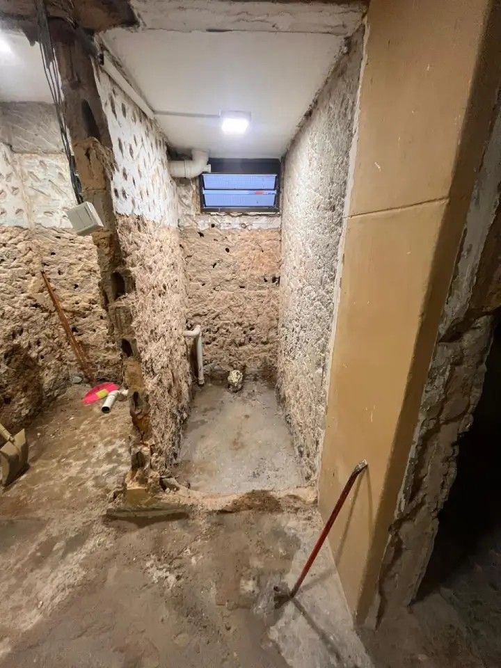 Hacking service/kitchen & toilets  hacking/hdb renovation/landed /commercial area hacking /dismantle/Disposal / experts workers 🪖👷‍♂️62863114744195114