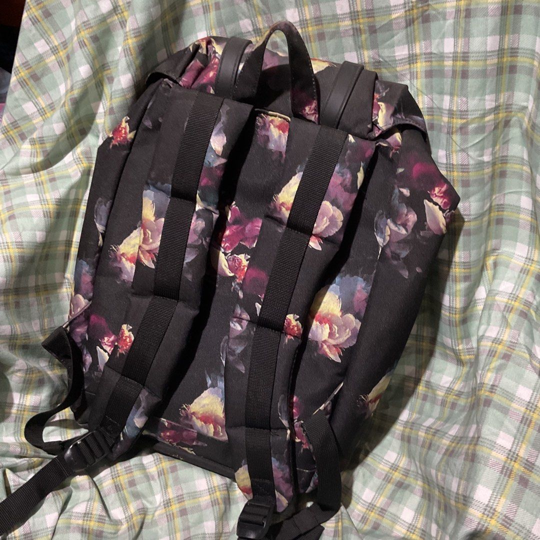 Herschel Retreat Backpack Gothic Floral (Category: Backpacks) located in Manila. Submitted by diorette (Listing ID 1369004184, Image 3). Description: Authentic! Bought from Ayala Mall UP Town Center Branch (6th photo for proof) Used less than 5x cuz it’s too big for me Size: mid-volume (18L) Original price is around ₱5k, selling for ₱3,250 LAYAWAY PAYMENT IS POSSIBLE FOR MEET UP: 50% downpayment is required to ensure purchase SAME DAY DELIVERY: F