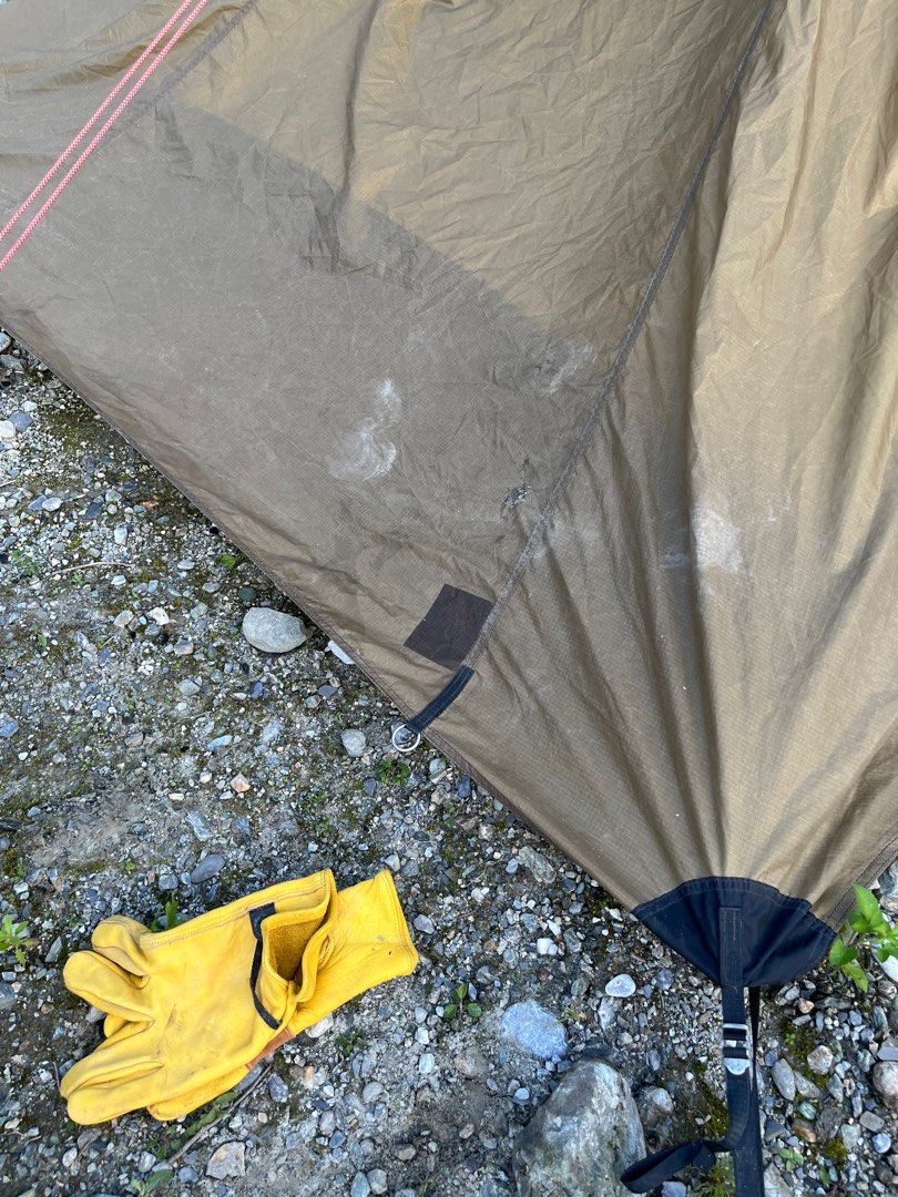 由 zero545 (刊登 ID 1368978078，圖片 3) 提交，位於 台北市 (Taipei) 的 Hilleberg nammatj 3 gt (類別：健行及露營)，說明：hilleberg nammatj 3 gt 原價五萬多 送原廠修補 有修補痕跡 另提供修補包 營釘 歡迎自行出價 。