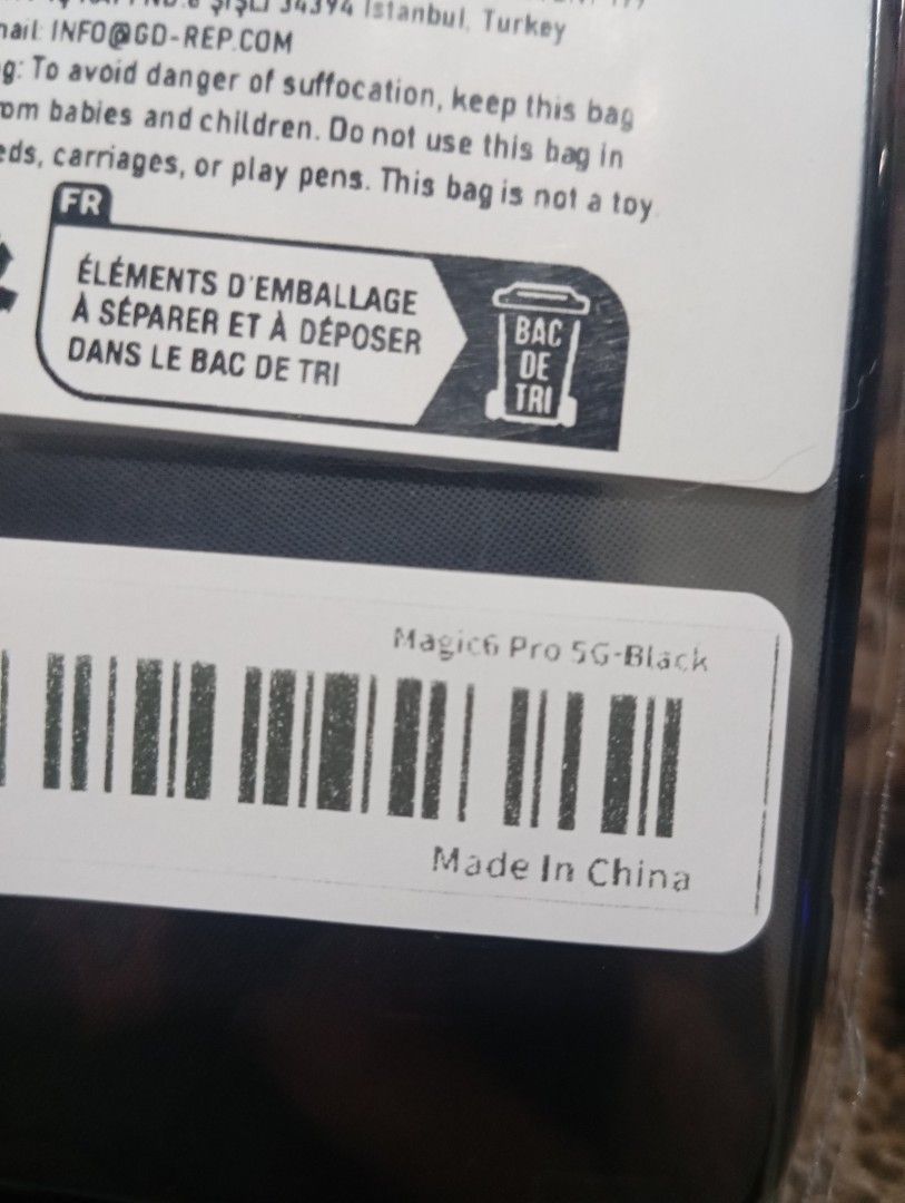 Honor Magic6 Pro Case (Black) (Category: Cases & Sleeves) located in Pasig City. Submitted by eoiaeeo (Listing ID 1369108819, Image 2). Description: Honor Magic6 Pro Case (Black) - Brand New / Sealed - Bought for 280php - RFS: Wrong item received FREE - SF WILL BE SHOULDERED BY THE BUYER Loc: Pasig City.