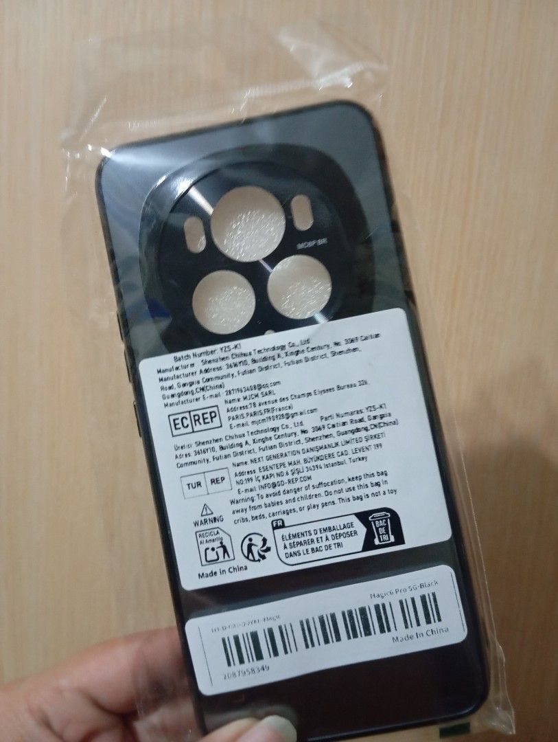 Honor Magic6 Pro Case (Black) (Category: Cases & Sleeves) located in Pasig City. Submitted by eoiaeeo (Listing ID 1369108819, Image 1). Description: Honor Magic6 Pro Case (Black) - Brand New / Sealed - Bought for 280php - RFS: Wrong item received FREE - SF WILL BE SHOULDERED BY THE BUYER Loc: Pasig City.