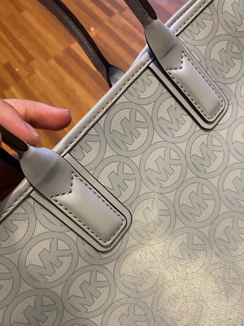 Jacquard Baby Blue Tote Small (Category: Luxury Bags & Wallets) located in Las Pinas. Submitted by ruegars (Listing ID 1369030781, Image 3). Description: like new no flaws RFS: declutter.