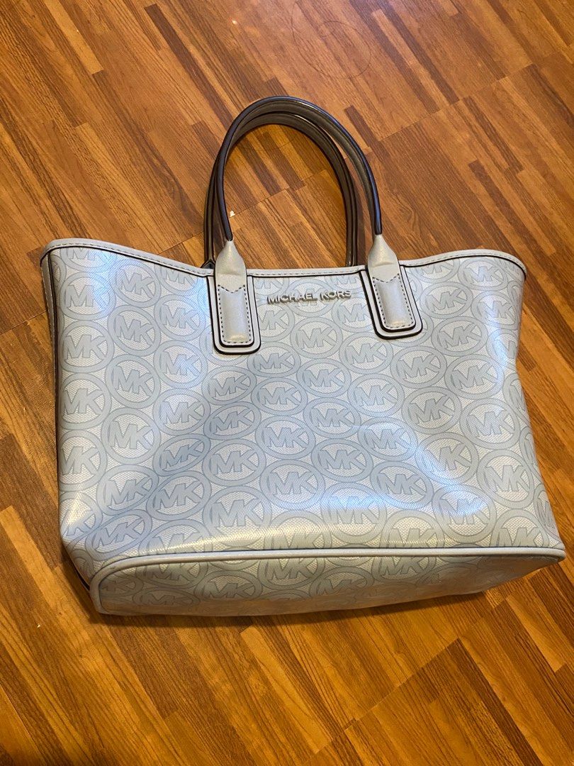Jacquard Baby Blue Tote Small (Category: Luxury Bags & Wallets) located in Las Pinas. Submitted by ruegars (Listing ID 1369030781, Image 1). Description: like new no flaws RFS: declutter.