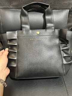 (Category: ) located in . Submitted by shopaholic_secrets21 (Listing ID 1369023411, Image 1). Description: .