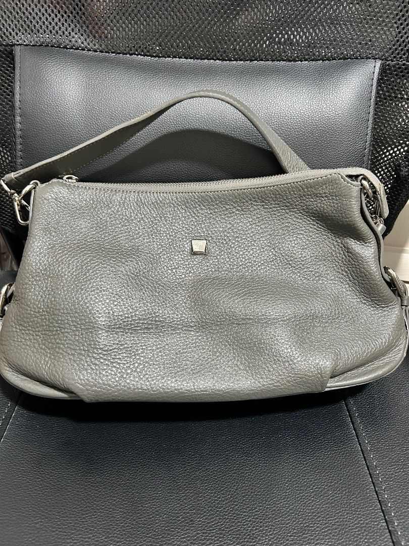 Kili Bag, Korean brand (Category: Shoulder Bags) located in Pasay City. Submitted by shopaholic_secrets21 (Listing ID 1369103362, Image 1). Description: Kili bag Gray color Maganda pa and sobrang linis ng kalooban walang dumi. for everyday use, pang Clubbing. eme😅 May minor flaws, hindi naman masyadong halata. FREE IF YOU BUY 1 ANY OF MY ITEMS RTS- Decluttering .