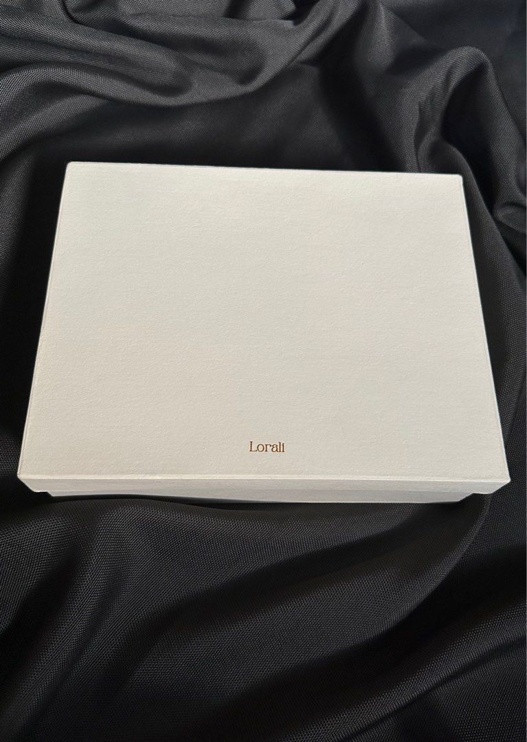 Bridesmaid Hardbound Box & Card Set (Ivory) (Category: Accessory Holder, Box & Organizers) located in Marikina City. Submitted by lorali.ph (Listing ID 1369041891, Image 1). Description: •Hard box (10x8x3 in.) •Free gold, rose gold, silver, black or white name up to 6 letters •silk cloth filler •card Order 5 orders and more- get 10% discount on the total price of bags and boxes.