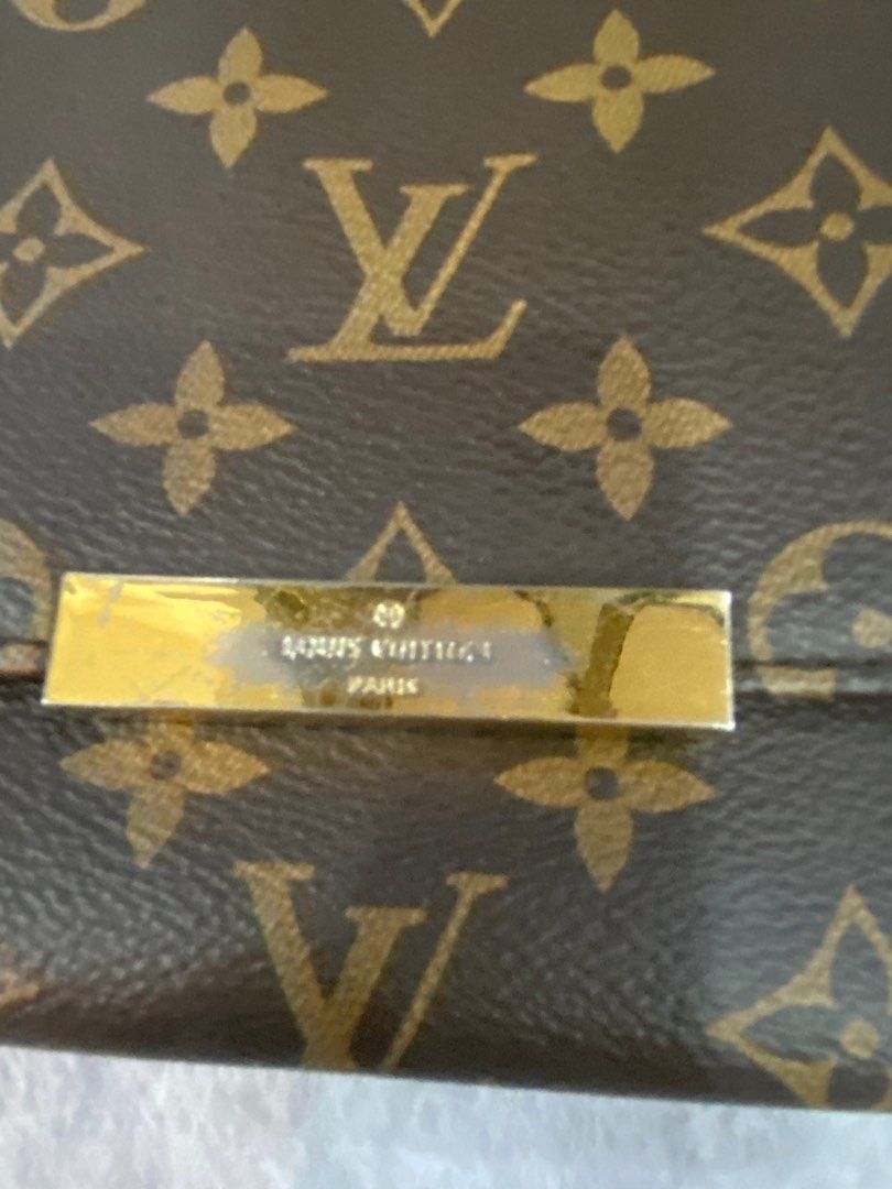 Lv kili bag (Category: Luxury Bags & Wallets) located in Murcia. Submitted by cool.jacquelinebatilaran (Listing ID 1368969286, Image 2). Description: Good condition .
