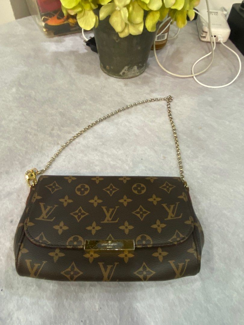 Lv kili bag (Category: Luxury Bags & Wallets) located in Murcia. Submitted by cool.jacquelinebatilaran (Listing ID 1368969286, Image 1). Description: Good condition .