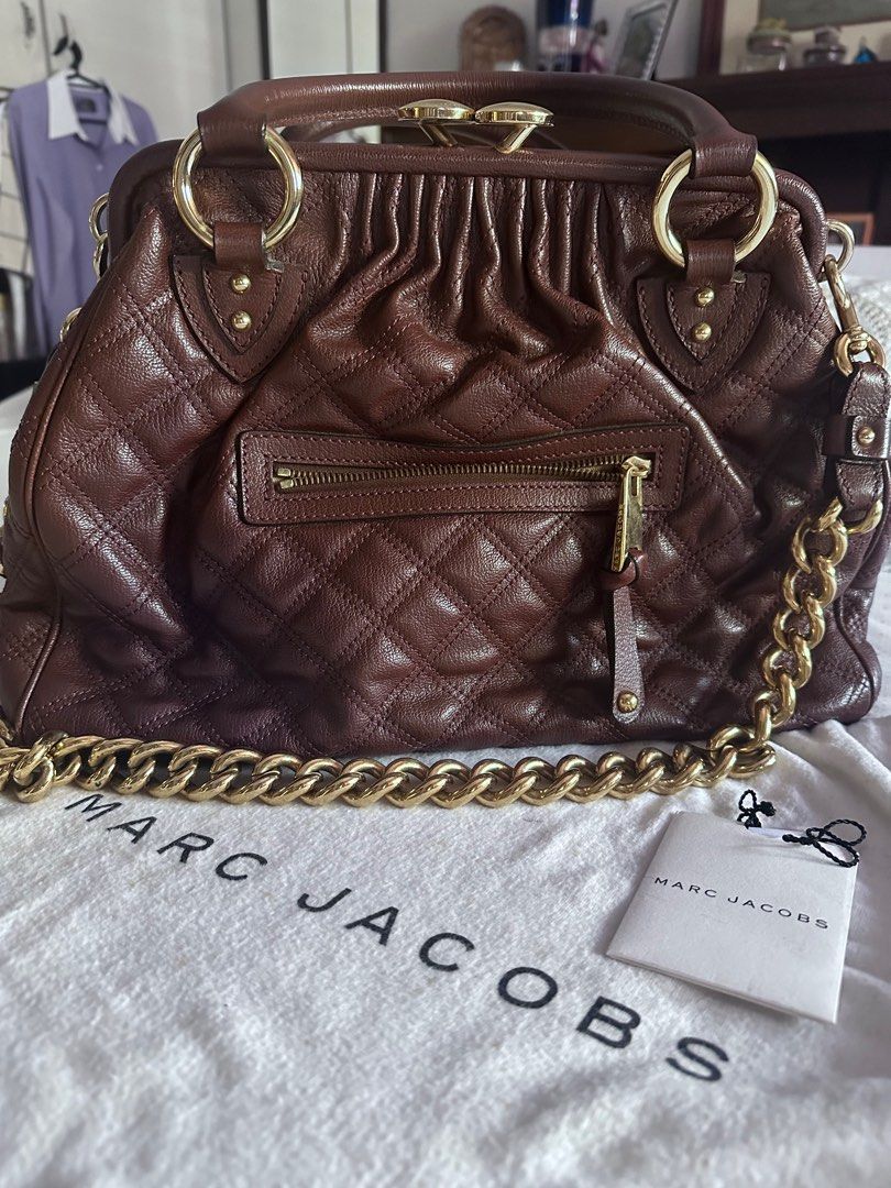 Marc Jacobs Stam in Cognac (Category: Luxury Bags & Wallets) located in Muntinlupa City. Submitted by cooniescloset (Listing ID 1369038248, Image 2). Description: Excellent condition, barely used, no flaws, just decluttering! Size: Medium Color: Cognac (deep reddish brown) Measurements: 37 cm x 28 cm x 25 cm (14.6 x 11.0 x 9.8 in) Inclusions: detachable gold chain, dust bag, tags.