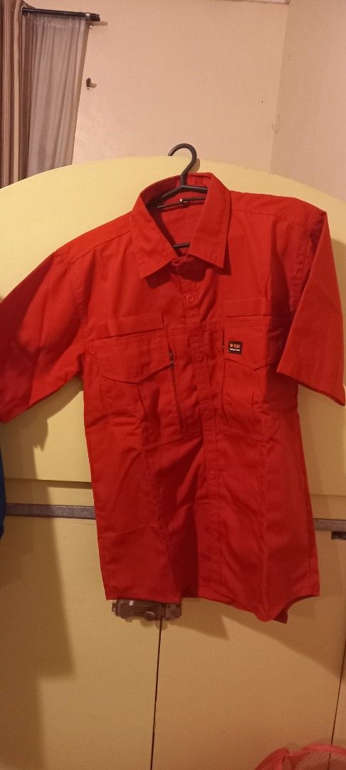Men's Tactical Outdoor Shortsleeves (Category: Coats, Jackets and Outerwear) located in Quezon City. Submitted by rowie08 (Listing ID 1369070984, Image 2). Description: 1st and 2nd pictures have different lighting The color appears less vibrant due to the camera quality RFS: My dad bought the wrong size Size M Length: 26.5in Width: 17in MOP: Gcash/GoTyme/Bank transfer MOD: Meet-up in Cubao or Lalamove/LBC/J&T Shipping fee is shouldered by the buy