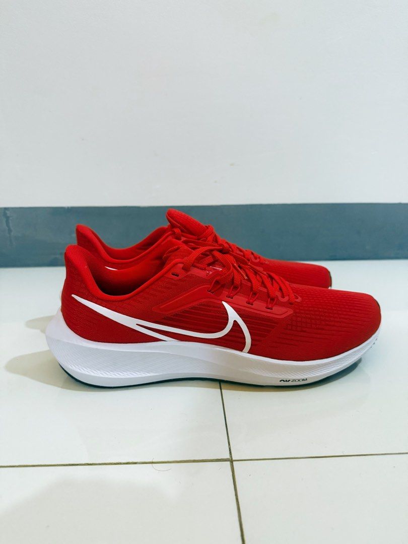 Nike Air Zoom Pegasus 39 | M 12 (Category: Sneakers) located in Manila. Submitted by shopndb (Listing ID 1369127752, Image 2). Description: M Nike Air Zoom Pegasus 39 Red Never worn. Bought it the US. No box included. ****** All items are shown exactly as they are in the photos. Please note, these are preloved pieces, so expect some light signs of wear. Prices are final. 💯 No haggling. No exchange. 💰 Payment options: BDO, BPI, Gcash 📦 Shipping
