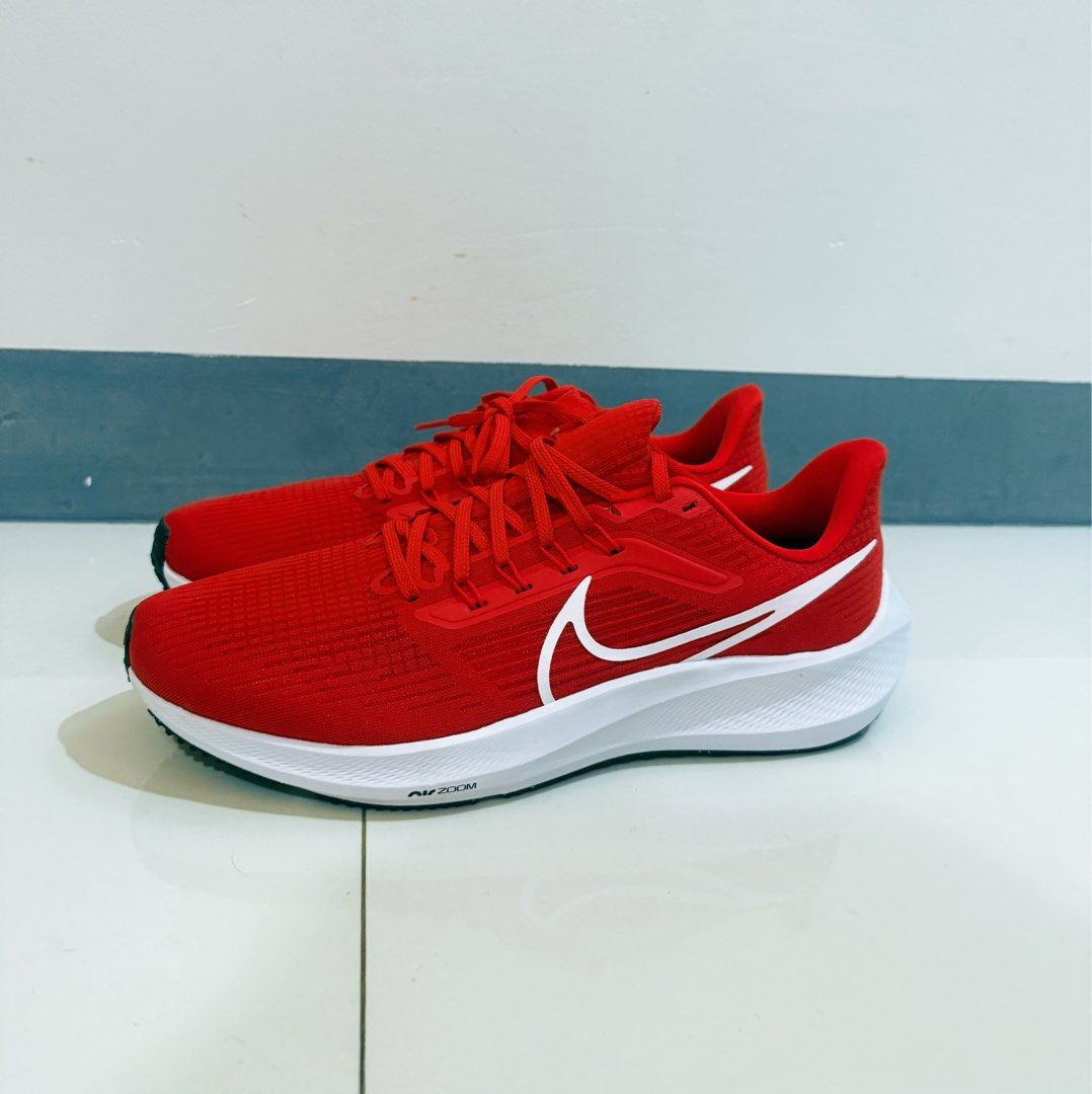 Nike Air Zoom Pegasus 39 | M 12 (Category: Sneakers) located in Manila. Submitted by shopndb (Listing ID 1369127752, Image 3). Description: M Nike Air Zoom Pegasus 39 Red Never worn. Bought it the US. No box included. ****** All items are shown exactly as they are in the photos. Please note, these are preloved pieces, so expect some light signs of wear. Prices are final. 💯 No haggling. No exchange. 💰 Payment options: BDO, BPI, Gcash 📦 Shipping