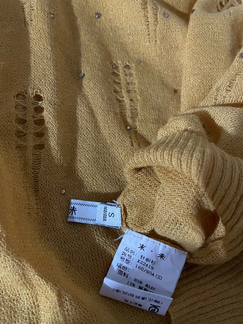 Off-Shoulder size Small (Category: Blouses) located in Rodriguez. Submitted by infinityjdg (Listing ID 1369028806, Image 2). Description: In good used condition size small.