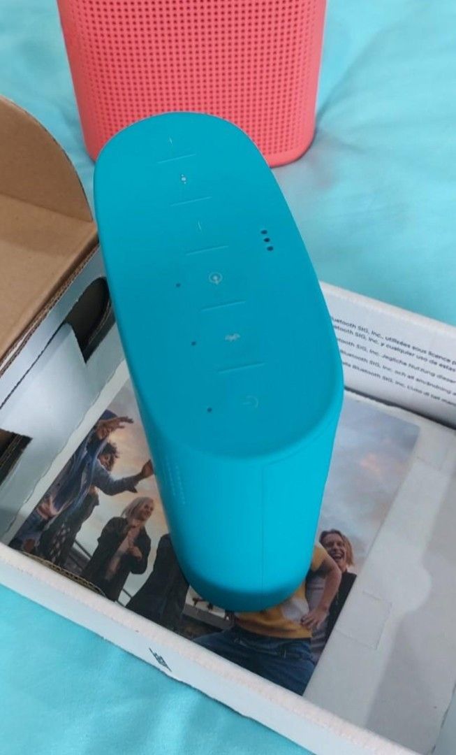 BNEW! ORIGINAL! BOSE Soundlink Color II Bluetooth Speaker (Category: Soundbars, Speakers & Amplifiers) located in Quezon City. Submitted by sha_ne_ru (Listing ID 1369042581, Image 3). Description: ✳️AUTHENTIC✳️ ✳️BRAND NEW✳️ SoundLink Color Bluetooth® Speaker II Color Aquatic Blue Dimensions/Weight Speaker: 5.25″ H x 5″ W x 2.25″ D (1.2 lbs) Inputs and Outputs 3.5 mm auxiliary input Micro-B USB port What’s in the box? - SoundLink Color Bluetooth 
