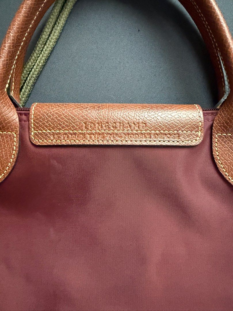 RUSH SALE ORIGINAL LONG CHAMP BAG (Category: Luxury Bags & Wallets) located in Cebu City. Submitted by prettymagical (Listing ID 1368953862, Image 2). Description: Selling this for 6K bought the item in Rustans Ayala for 9K Almost new, Long champ short handle in medium size RFS: Impulsive buying No to haggling please!.