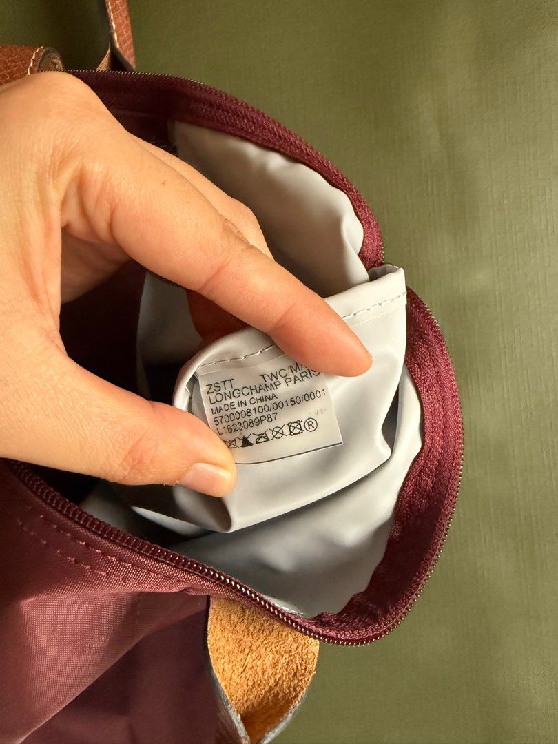 RUSH SALE ORIGINAL LONG CHAMP BAG (Category: Luxury Bags & Wallets) located in Cebu City. Submitted by prettymagical (Listing ID 1368953862, Image 3). Description: Selling this for 6K bought the item in Rustans Ayala for 9K Almost new, Long champ short handle in medium size RFS: Impulsive buying No to haggling please!.