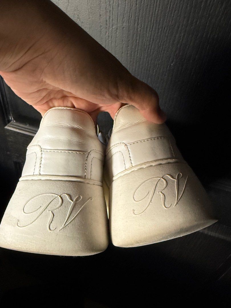 RV shoes (Category: Sneakers) located in Binan City. Submitted by jgca01 (Listing ID 1368959056, Image 3). Description: RV shoes size 37 +SF.