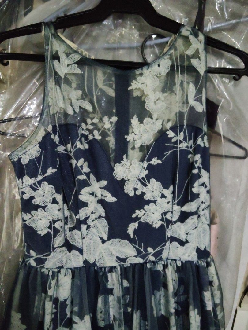 Beautiful Semi formal dress (Category: Dresses) located in Quezon City. Submitted by letsgroove (Listing ID 1369088942, Image 2). Description: Beautiful Semi formal dress. sleeveless , used only once . bought sa Fashion Forum. Super ganda . RFS declutter.