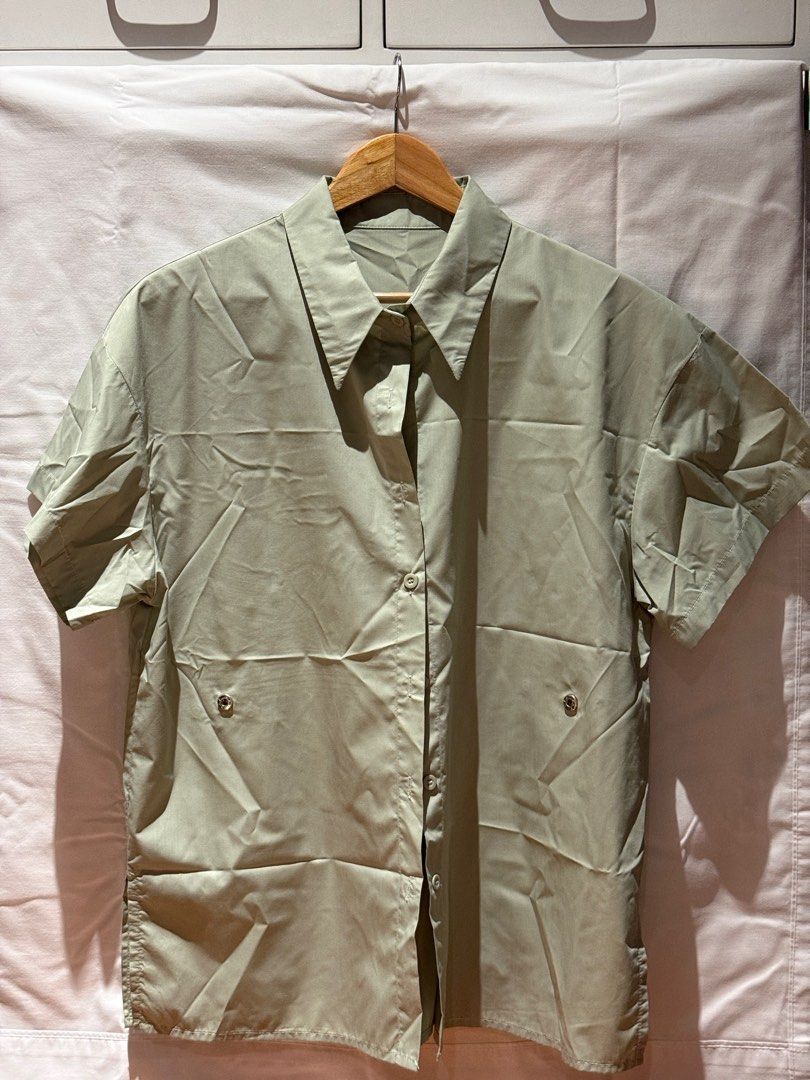green oversized button down shirt (Category: Tshirts & Polo Shirts ) located in Mandaluyong City. Submitted by msgz08 (Listing ID 1369112505, Image 1). Description: .