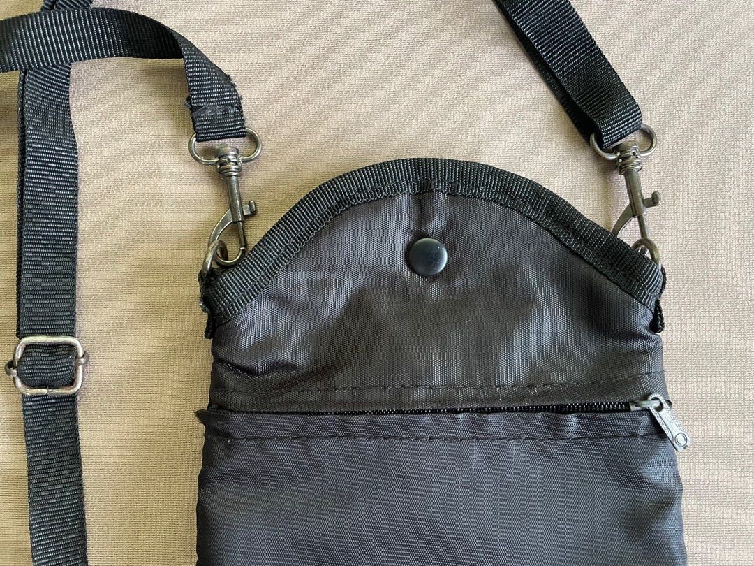 Small Sling bag/Phone Holder Sling bag (Category: Sling Bags) located in Nasugbu. Submitted by achamocollects (Listing ID 1368986266, Image 2). Description: Signs of usage Rfs decluttering.
