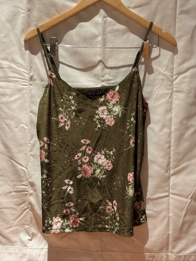 stradivarius green silk cami (Category: Sleeveless) located in Mandaluyong City. Submitted by msgz08 (Listing ID 1369112239, Image 1). Description: .