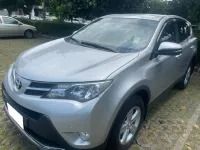 由 davidchu619 (刊登 ID 1369025034，圖片 1) 提交，位於 高雄市 (Kaohsiung) 的 Toyota RAV4 2013款 銀色 【限時大特價】 (類別：汽車出售)，說明：買中古車最怕什麼？怕買貴、怕買到事故車、泡水車！ 我們的每一台車 都經過【SAVE認證查定表】把關： ✔ 非事故車 ✔ 非泡水車 ✔ 引擎變速箱正常 ✔ 里程數保證 ✔ 查定結果全公開，透明看得到！ 不只價格漂亮，更讓你買得安心。 買車不是靠運氣，是要看得懂證據！ 想看有哪些車？留言或私訊「報告」給你看車況查定表！ !!!!!同行勿擾!!!!! ❃ 廠牌：Toyota ❃ 型號：RAV4 ❃ 年份：2013 ❃ 車色：銀 ❃ 排氣量：2.5L ❃ 里程：50000km ❃ 引擎燃料：汽油 ❃ 驅動方式：2WD ❃ 乘客數：5門5座 ❃ 售價：17萬 --- ★安全配備 ↗Keyless免匙系統 ↗防盜系統 ↗安全氣囊 ↗中控鎖 ↗ABS防鎖死 ★舒適配備 ↗定速系統 ↗多功能方向盤 