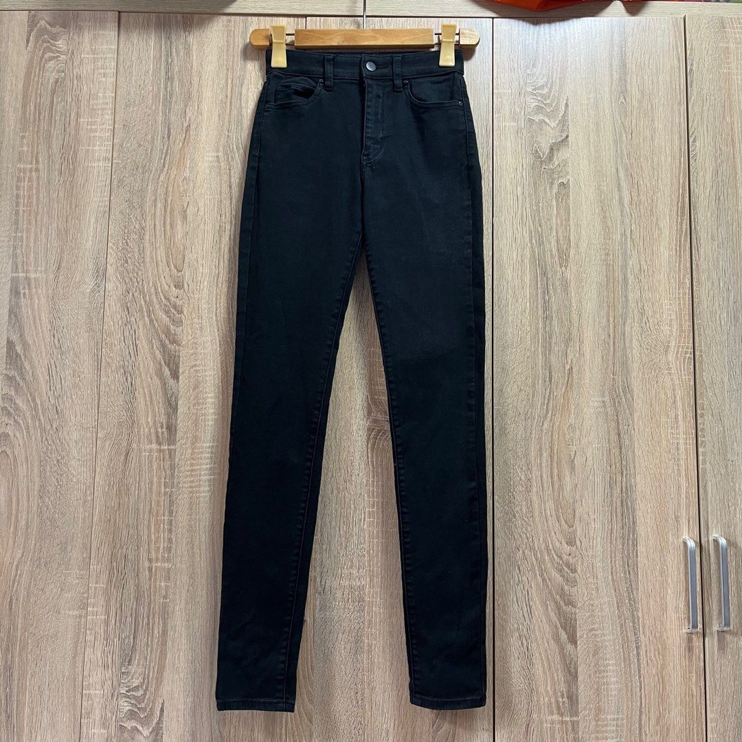 Uniqlo Womens Pants (Category: Jeans) located in Cabanatuan. Submitted by lovedoptions (Listing ID 1369110380, Image 1). Description: .