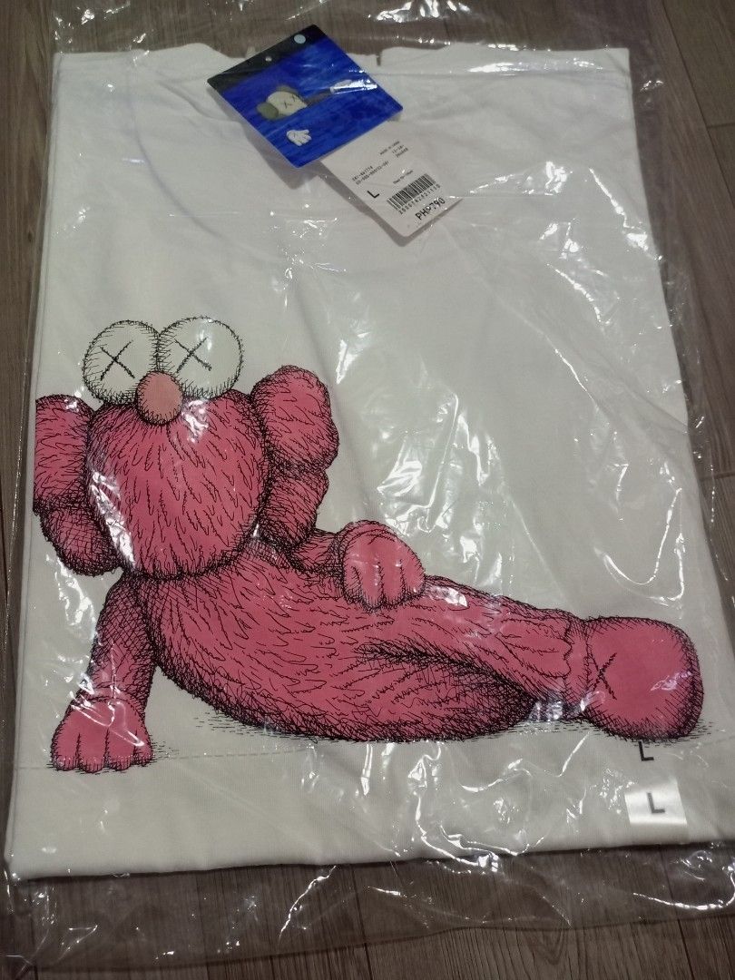 Uniqlo x Kaws 2023 (Category: Tshirts & Polo Shirts ) located in Pateros City. Submitted by anthonymj (Listing ID 1369028706, Image 1). Description: for sale or swap Kaws x Uniqlo edition Brand new with tag.
