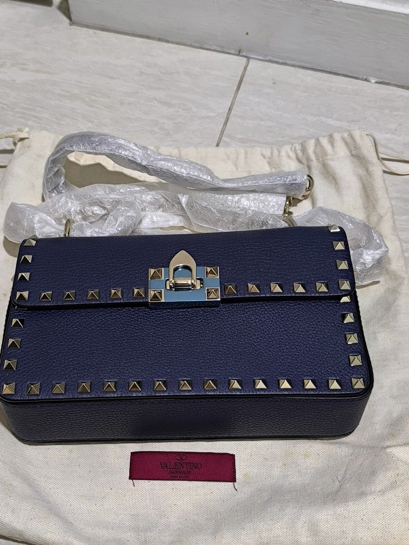 Valentino Garavani Rockstud Crossbody (Category: Bags & Wallets) located in Singapore. Submitted by random_stuff23 (Listing ID 1369112026, Image 1). Description: brand new, never used before. my loss Ur gain. U want to buy for Ur mom, Ur girlfriend. or for urself. just take it's a steal. basically brand new I never even use before. cfm make U happy.