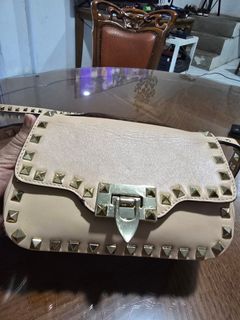 (Category: ) located in . Submitted by fabulousdealsbhl (Listing ID 1368988234, Image 1). Description: .