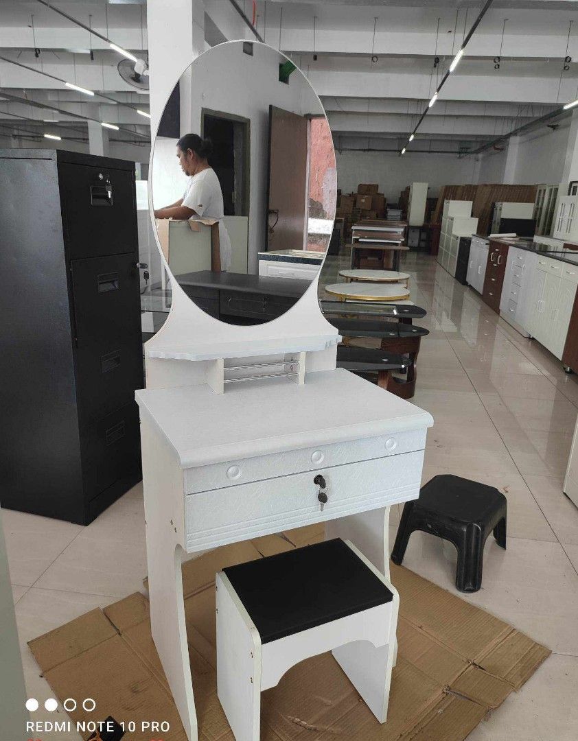 Vanity dresser (Category: Tables & Sets) located in Pasay City. Submitted by cherry_nicole (Listing ID 1368967632, Image 1). Description: 💥Vanity with stool 💥HDf wood materials 💥 Stool included 💥 Assembled 💥 color: White,Pink ✅P7,000.