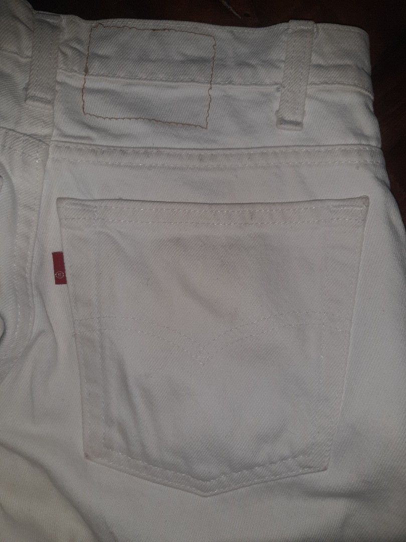 Vintage 80's Levis 505 (Category: Jeans) located in Davao. Submitted by wonderwallnnipz_91 (Listing ID 1369006225, Image 3). Description: Levis 505 Vintage 80's March 1988 size 29 w 34l on care tag Made in USA no patch BLANK "R" TAB (Rare levis tag) Good condition kaunting linis Color: White Actual Measurement: Waist: 28 inches Rise: 10.5 inches Thigh: 10.5 inches Outseam: 40.7 inches Inseam: 30.7 inches Hem: 6.8 inches P1500 plus SF Location: Da