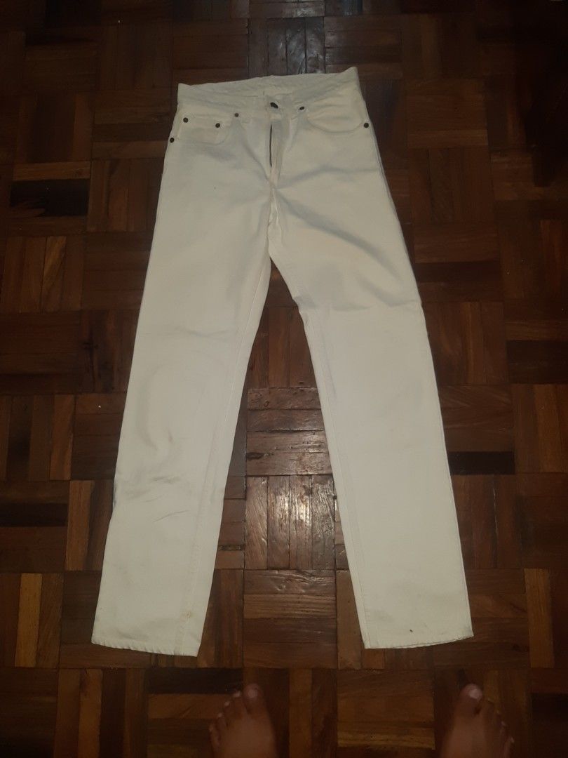 Vintage 80's Levis 505 (Category: Jeans) located in Davao. Submitted by wonderwallnnipz_91 (Listing ID 1369006225, Image 1). Description: Levis 505 Vintage 80's March 1988 size 29 w 34l on care tag Made in USA no patch BLANK "R" TAB (Rare levis tag) Good condition kaunting linis Color: White Actual Measurement: Waist: 28 inches Rise: 10.5 inches Thigh: 10.5 inches Outseam: 40.7 inches Inseam: 30.7 inches Hem: 6.8 inches P1500 plus SF Location: Da