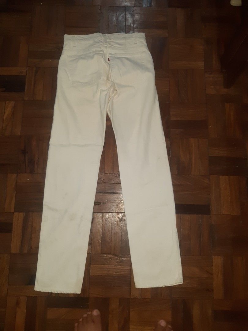Vintage 80's Levis 505 (Category: Jeans) located in Davao. Submitted by wonderwallnnipz_91 (Listing ID 1369006225, Image 2). Description: Levis 505 Vintage 80's March 1988 size 29 w 34l on care tag Made in USA no patch BLANK "R" TAB (Rare levis tag) Good condition kaunting linis Color: White Actual Measurement: Waist: 28 inches Rise: 10.5 inches Thigh: 10.5 inches Outseam: 40.7 inches Inseam: 30.7 inches Hem: 6.8 inches P1500 plus SF Location: Da