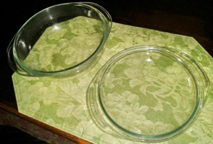 Vintage PYREX with LID (Category: Bakeware) located in Bulacan. Submitted by mitchikoscollection (Listing ID 1369116681, Image 1). Description: Made in USA For Microwave and Oven .. 3 1/2 x 9 1/2 Inches With normal sign of usage , Slight visible Scratch .. Vintage PYREX with LID.
