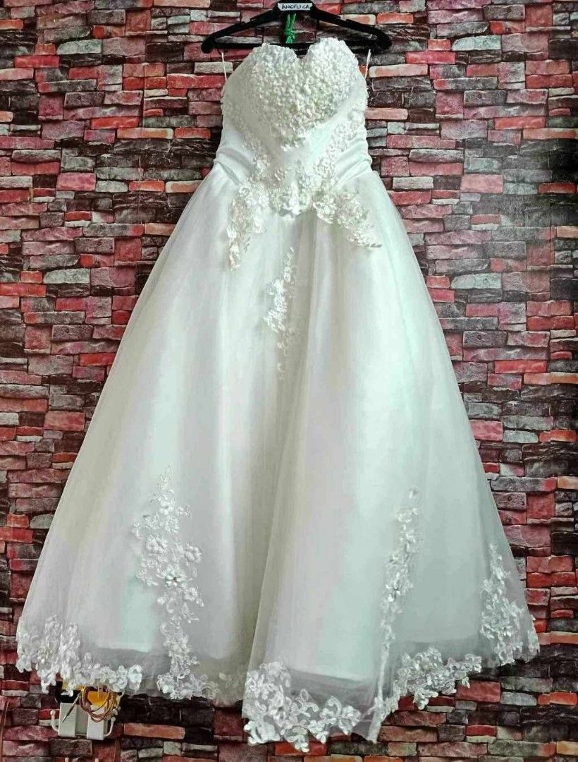 Wedding Gown for sale (Category: Evening dresses & gowns) located in Pasig City. Submitted by zellyace (Listing ID 1367407428, Image 3). Description: Best fit for short bride 👰‍♀️ Small to medium frame (up to 32" waist) Style: Sweetheart tube Color: White Adjustable (tie back) Can be worn with/without petticoat PM for more photos and inquiries 🤗.
